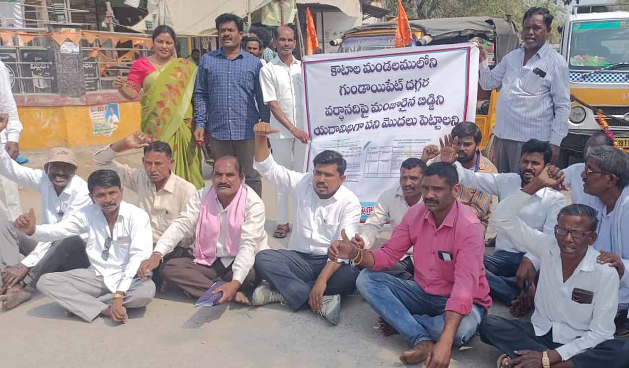 BRS activists seek restart a bridge across Wardha river