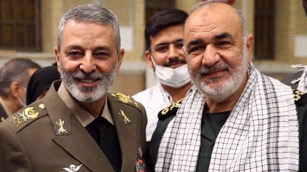 Leader awards 'Medal of Conquest' to IRGC, Army