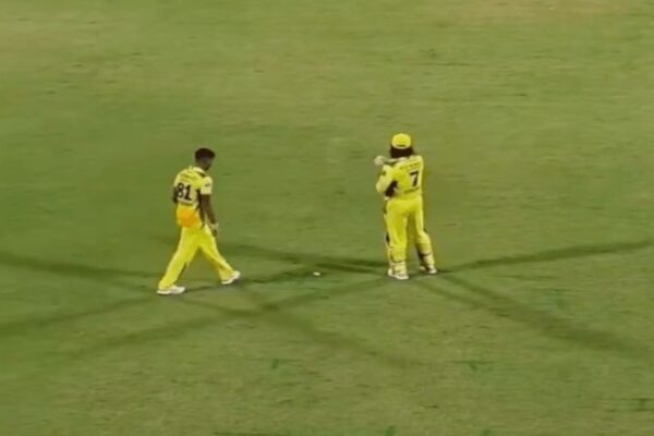 CSK Star Didn't Touch MS Dhoni's Feet. Fresh Video Reveals True Story