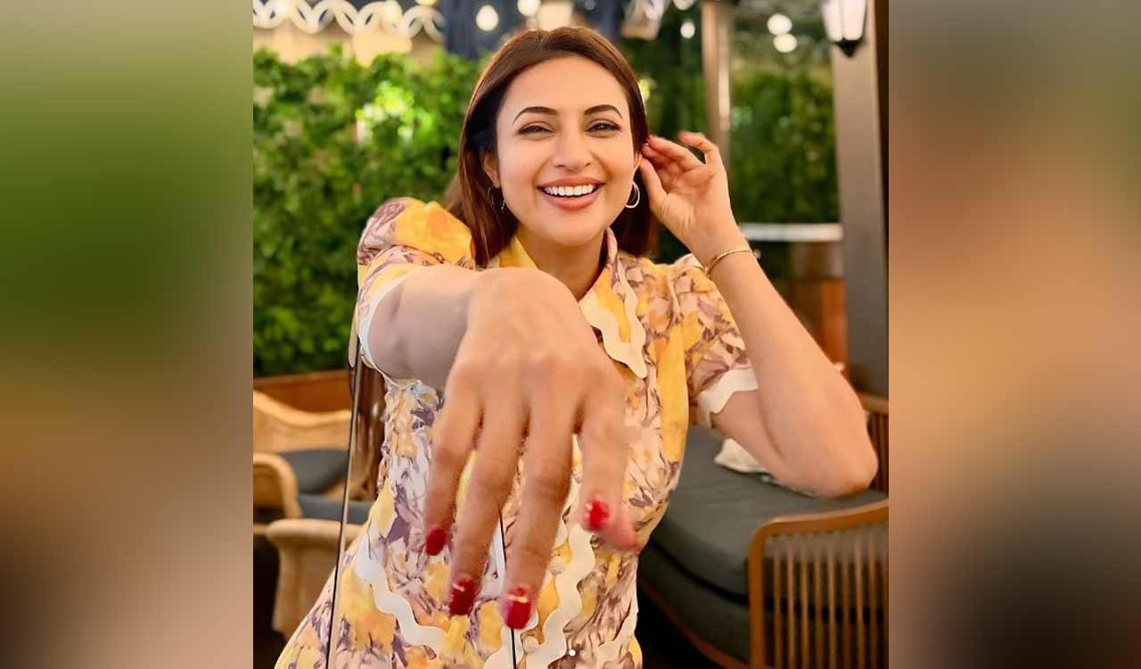 Divyanka drops pics in yellow: ‘Visualising sunshine, manifesting memories’