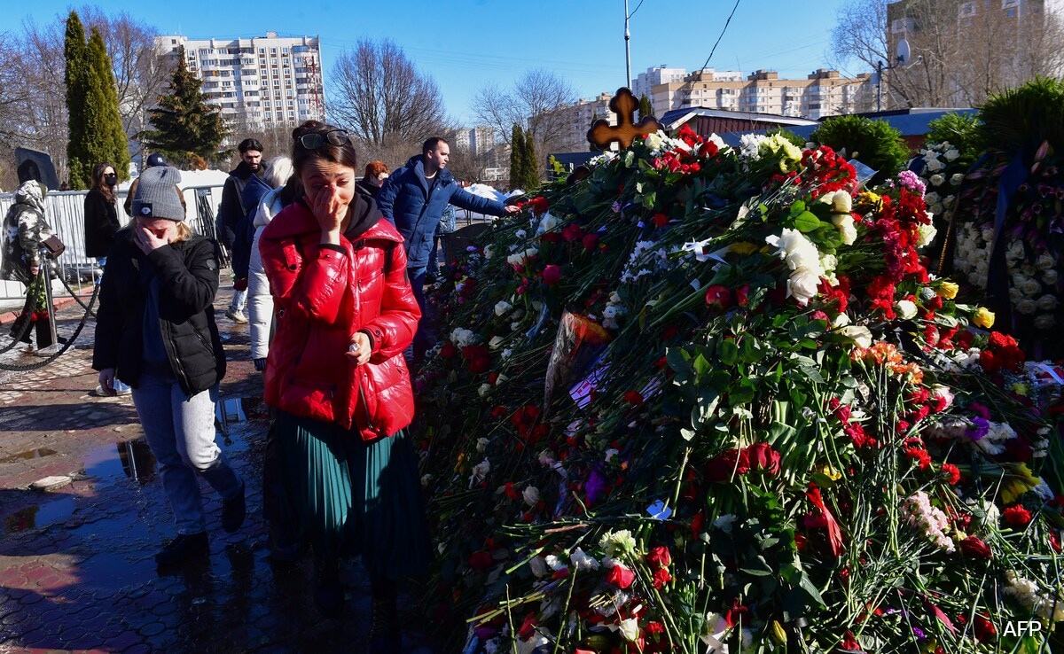 Putin Critic Alexei Navalny Supporters Flock To Grave To Pay Tribute Weeks After Death