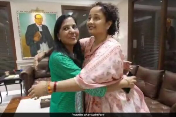 "Will Fight Together": Arvind Kejriwal, Hemant Soren's Wives Meet In Delhi