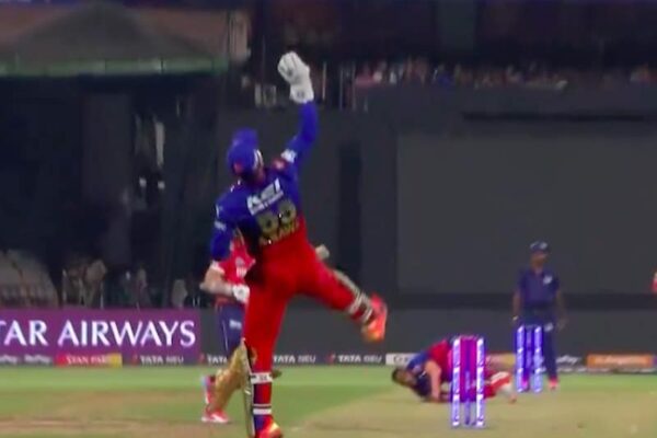 Watch: RCB Star Risks Serious Injury, Yet Takes Stunning Catch vs PBKS