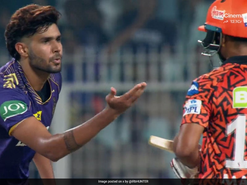 Watch: KKR Pacer Gives 'Flying Kiss' Send-Off To Mayank. Gavaskar Reacts