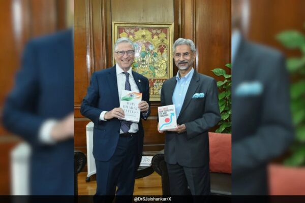 S Jaishankar Meets Bill Gates, Exchange Books During Meeting