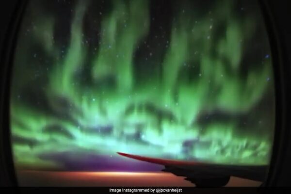 Pilot's Stunning Pic Showing "Turquoise Aerial Fire" Stuns Internet