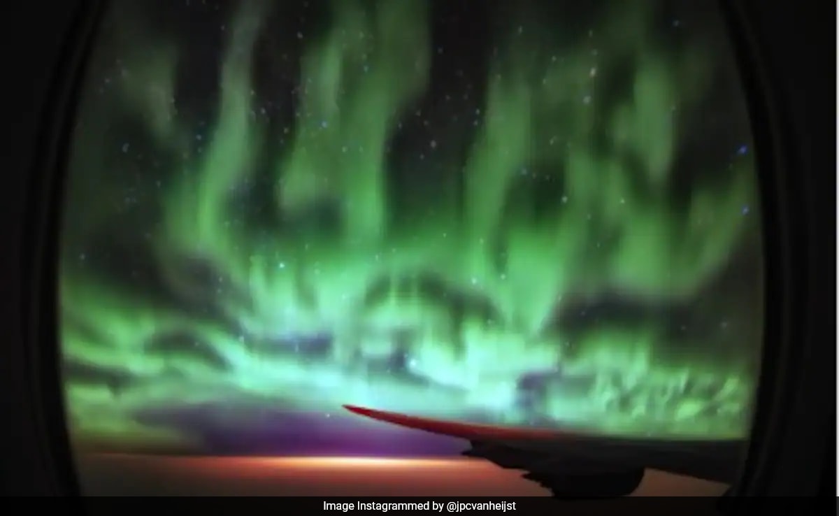 Pilot's Stunning Pic Showing "Turquoise Aerial Fire" Stuns Internet