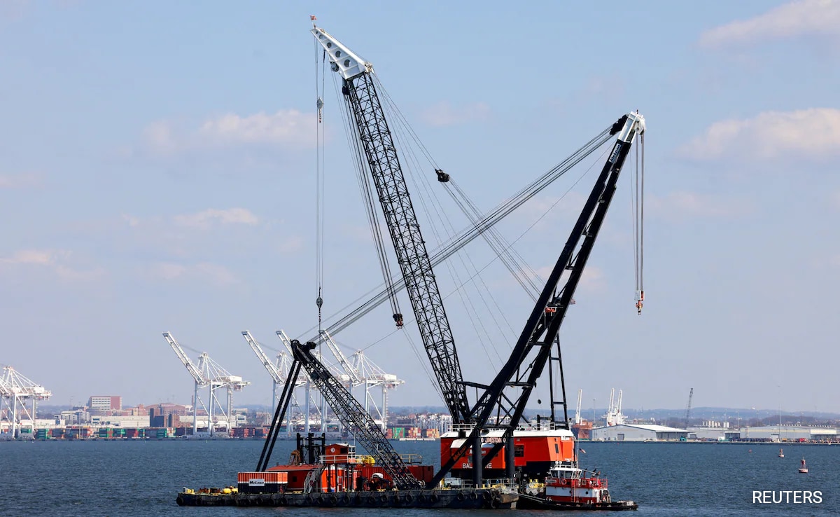 Rescue Workers To Lift First Piece Of Collapsed US Bridge That Killed 6