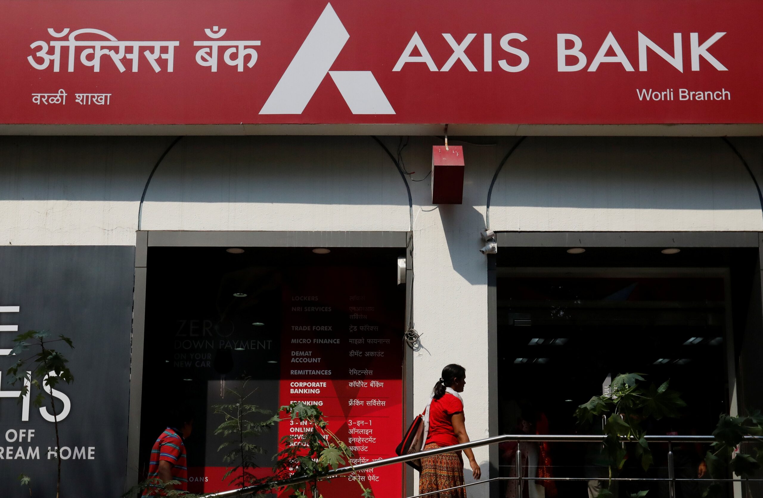Axis Bank Credit Card Users Impacted By Fraudulent Transactions: Report