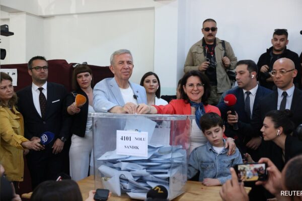 Turkey's Opposition Knocks Erdogan In Key Local Elections