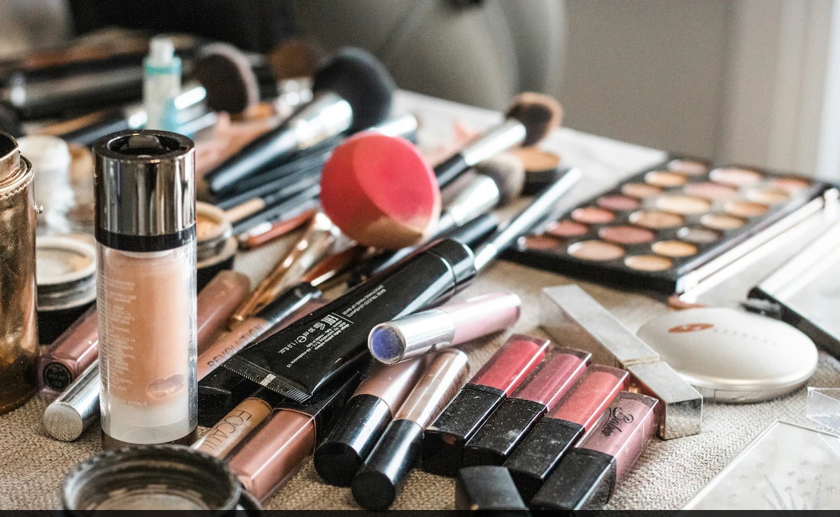 US Woman Led Gang That Stole $8 Million Make-Up, Sold On Amazon