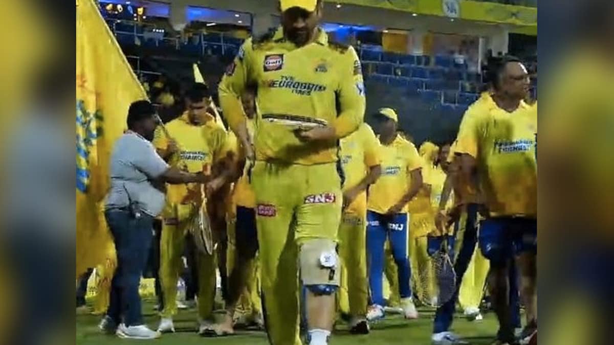 Dhoni's "Knees Getting Worn Out": Ex-CSK Star, Says "If On Wheelchair…"