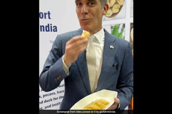 "US India Dosti": US Envoy Eric Garcetti Eats Gujiya, Extends Holi Wishes