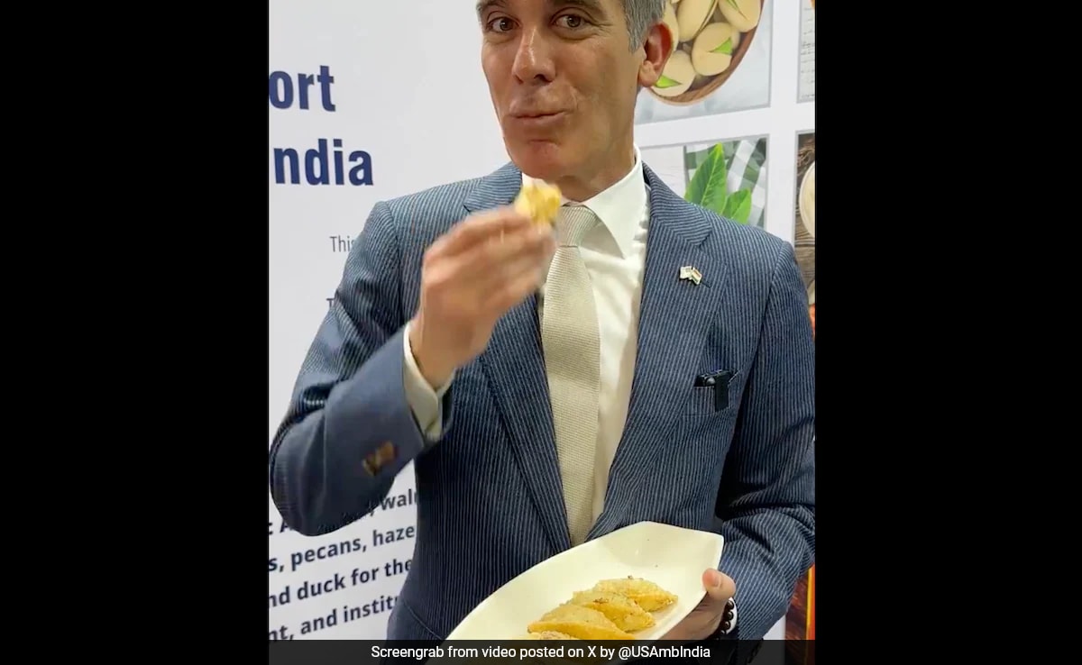 "US India Dosti": US Envoy Eric Garcetti Eats Gujiya, Extends Holi Wishes