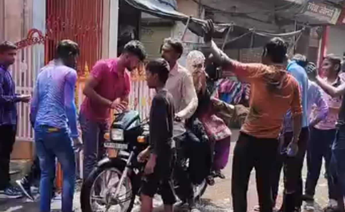 1 Arrested In UP After Video Shows Holi Revellers Harassing Muslim Women