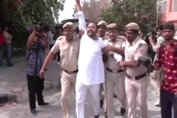 Video: Several AAP Members Detained As Cops Deny Permission To Protest