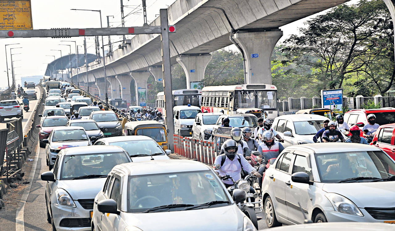 Traffic gridlocks disrupt normal life in Hyderabad as parties gear up for LS polls