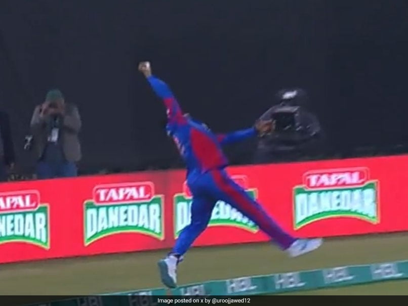 "Ye Hoti Hai  Fielding": Pak Fans Stunned As Pollard Pulls Off Stunner