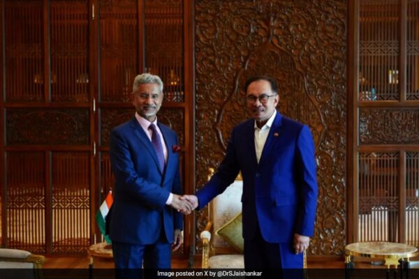 S Jaishankar Discusses Cooperation In Technology, Defence With Malaysian PM