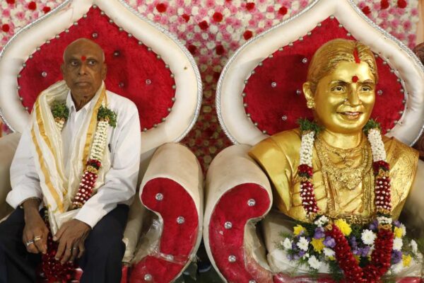 Telangana: Sons grant mother’s wish, celebrate 50th wedding anniversary in her memory