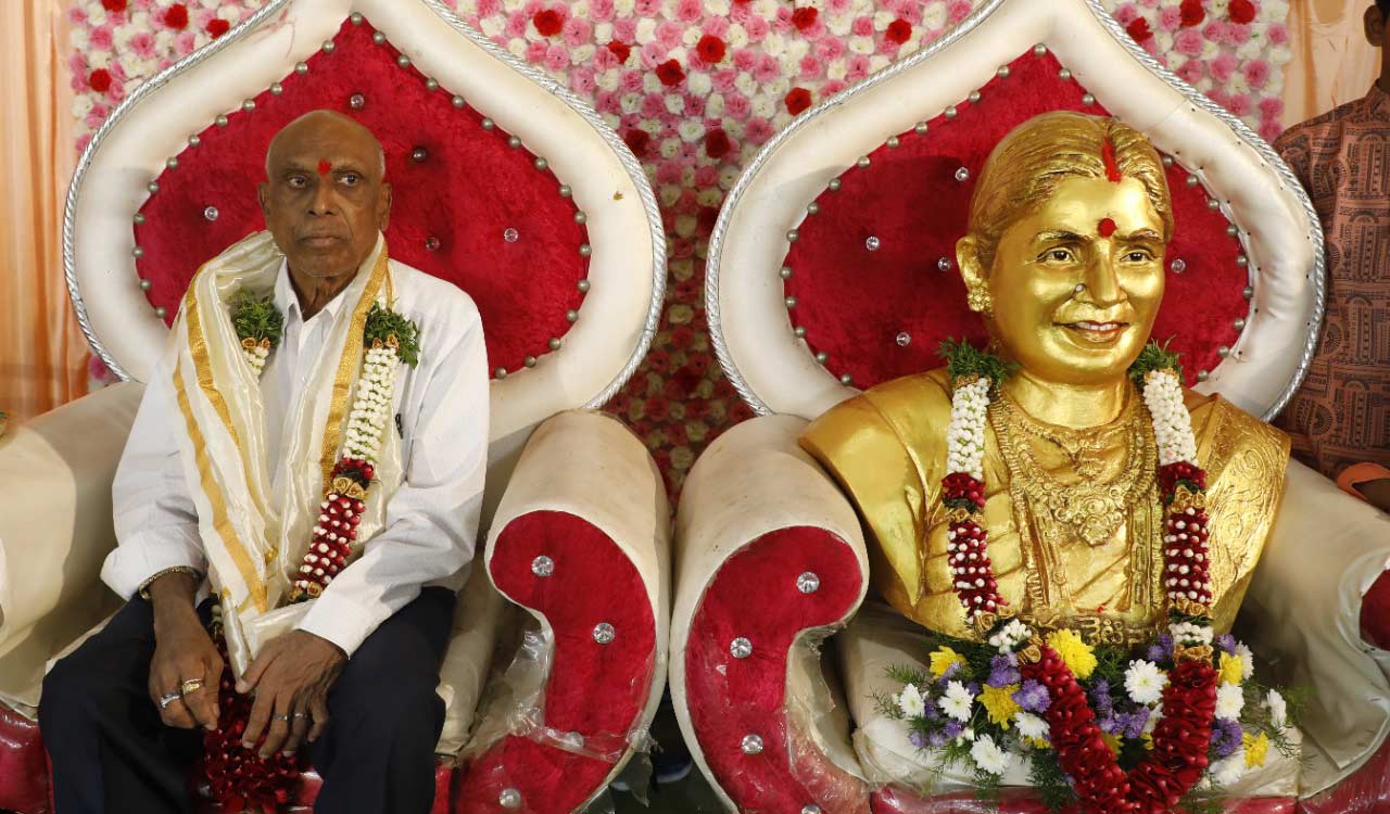 Telangana: Sons grant mother’s wish, celebrate 50th wedding anniversary in her memory