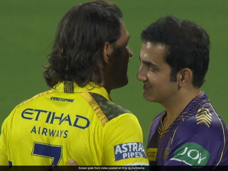 91 Meets 97: Dhoni Hugs Gambhir, Internet Comes Up With Special Tribute