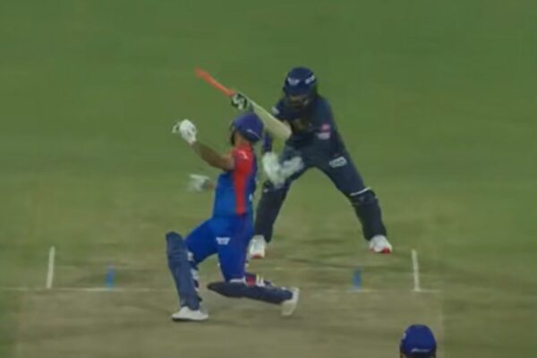 Watch: Rahul Manages To Stump Pant Despite Getting Hit By DC Skipper's Bat