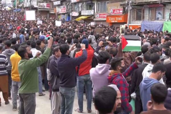 Protesters in Kashmir march in support of Palestine