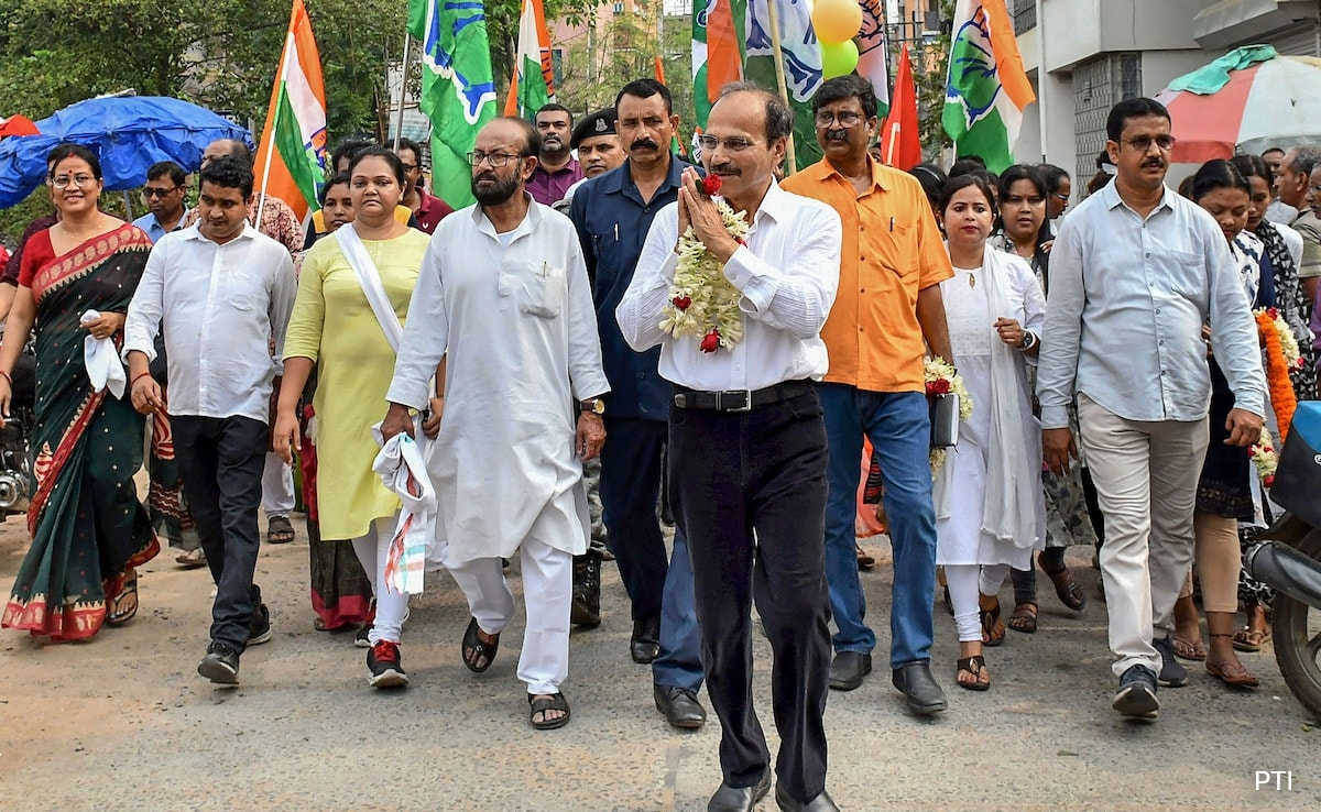 Murshidabad Women Support Congress' Adhir Chowdhury By Offering Rs 11,000