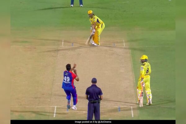 Watch: MS Dhoni's Last-Over Fireworks As CSK Go Down Fighting vs DC