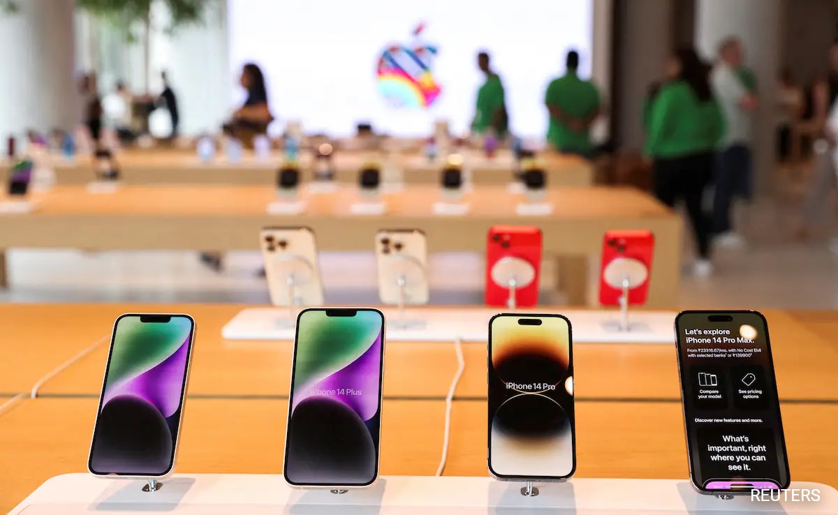 Apple Loses Top Phonemaker Spot To Samsung As iPhone Shipments Drop