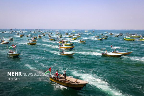 Basij pro-Palestine naval parade