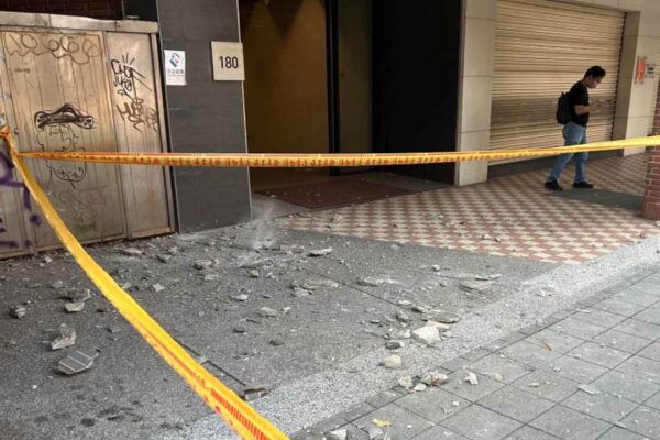 7.3-magnitude quake hits Taiwan, tsunami alert issued