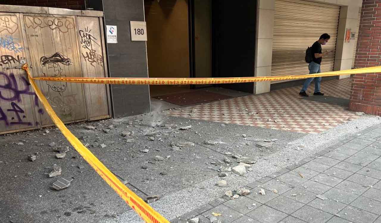 7.3-magnitude quake hits Taiwan, tsunami alert issued