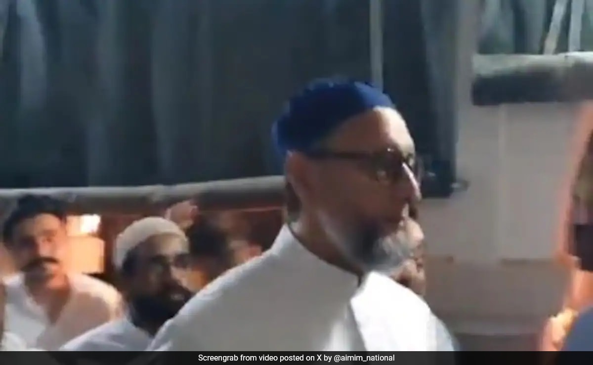 Asaduddin Owaisi Meets Mukhtar Ansari's Family At His Ghazipur Home