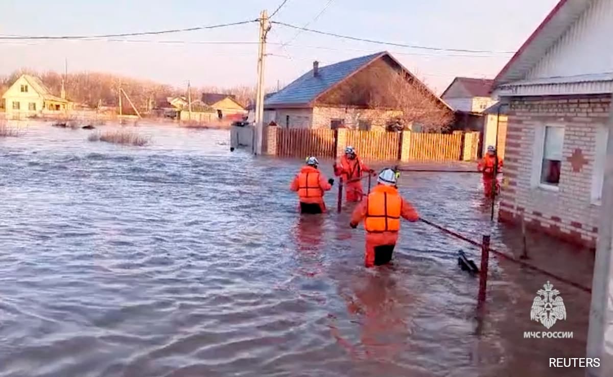 Over 10,000 Homes Flooded Across Russia As Melting Snow Swells Rivers