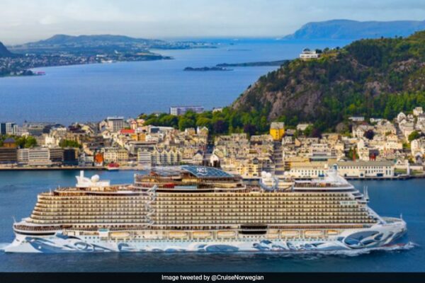 8 Passengers Stuck On African Island After Cruise Ship Abandons Them