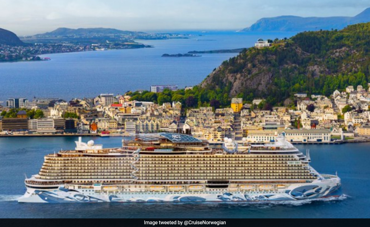 8 Passengers Stuck On African Island After Cruise Ship Abandons Them