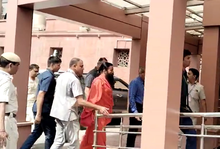 LIVE: Yoga Guru Ramdev, Aide Balakrishna Back In Supreme Court Today
