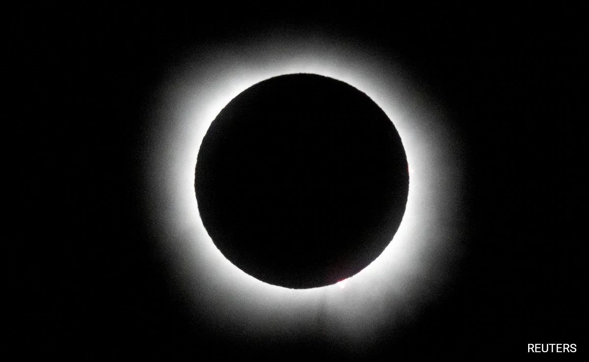 Watch: Mexico Plunges Into Complete Darkness As Total Solar Eclipse Hits