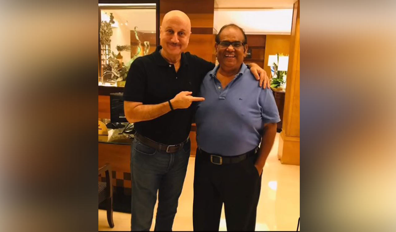 Anupam Kher pays tribute to Satish Kaushik on 68th birth anniversary