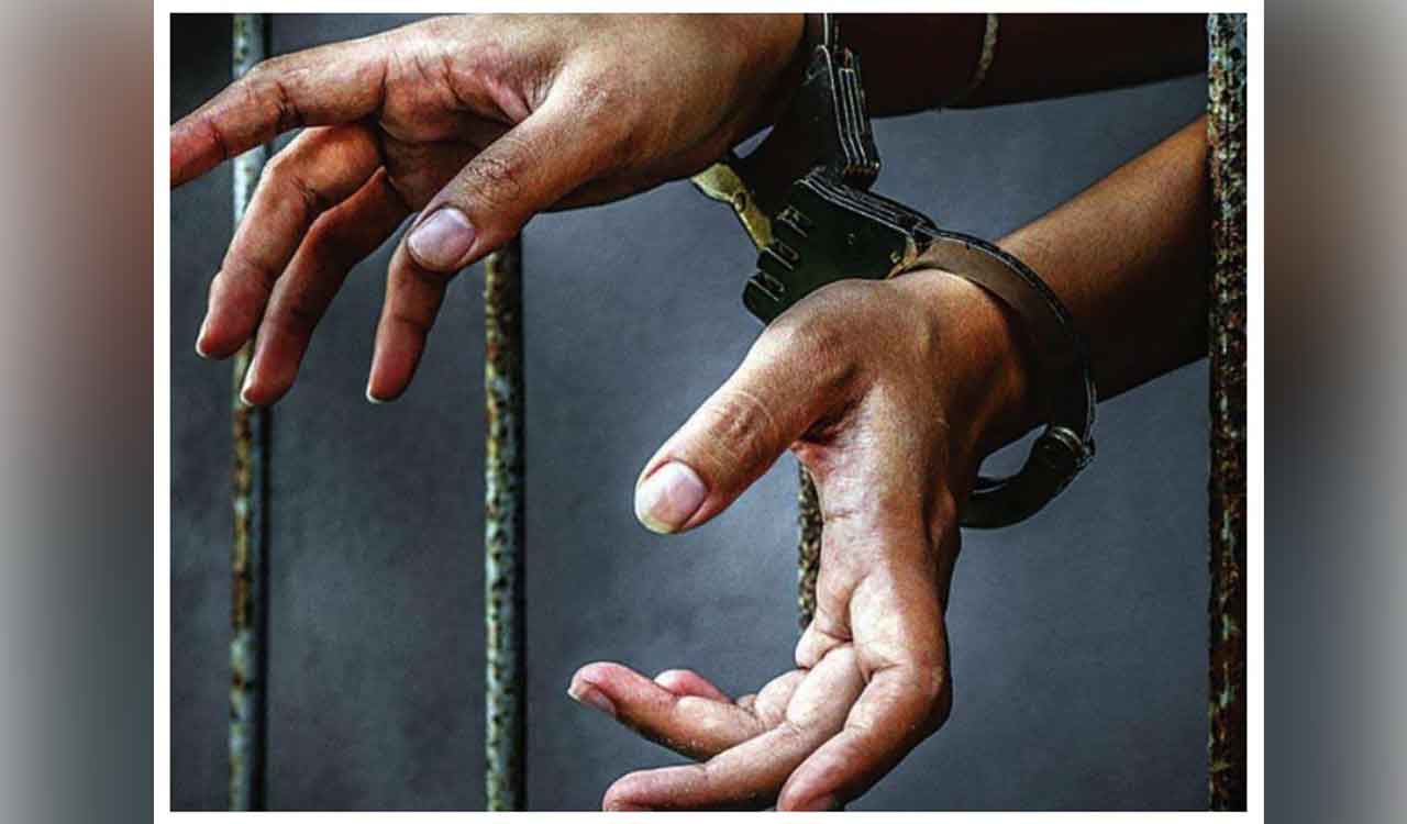 Hyderabad police nab 5, including 4 Juveniles in robbery case