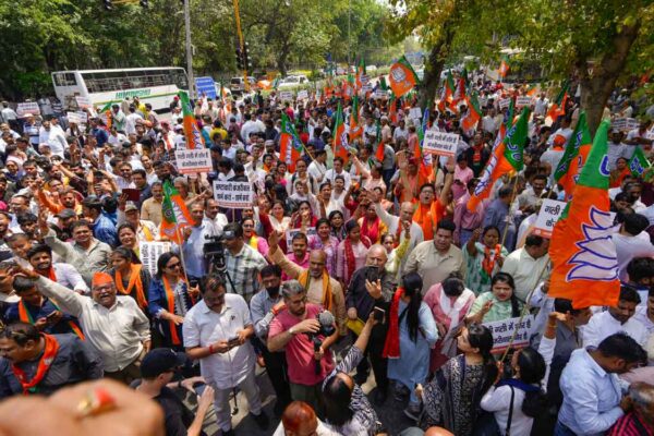 Delhi BJP leaders stage protest, seek CM Kejriwal’s resignation