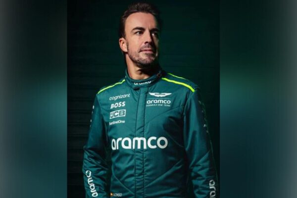 Fernando Alonso extends Aston Martin deal to 2026