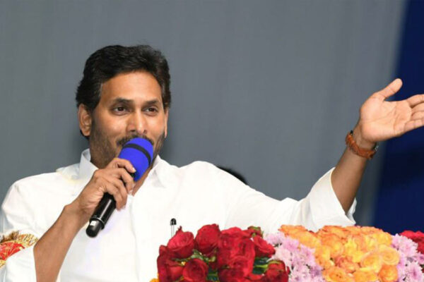 Jagan injured as stone hurled at him