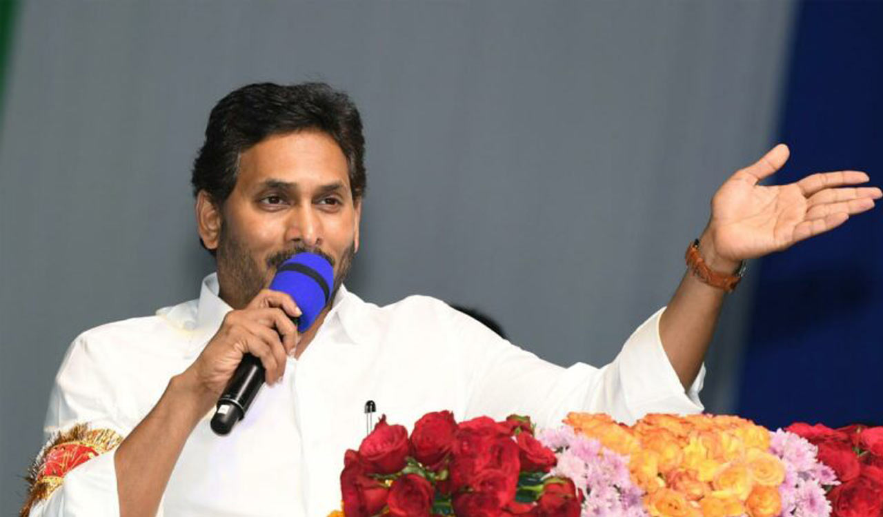 Jagan injured as stone hurled at him