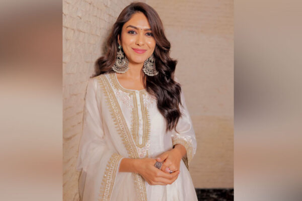 Mrunal Thakur excited for return of classic love stories on big screen