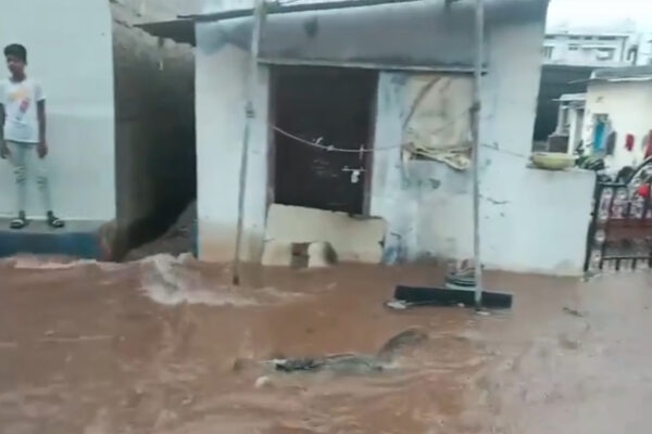 Nizam Sagar canal embankment breaches; houses inundated in Armoor