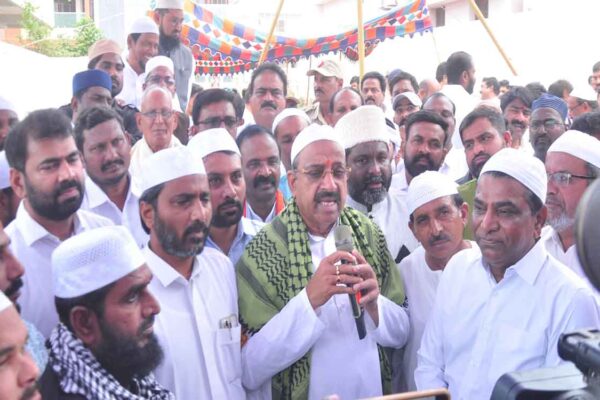 Political leaders join Ramzan celebrations in Khammam