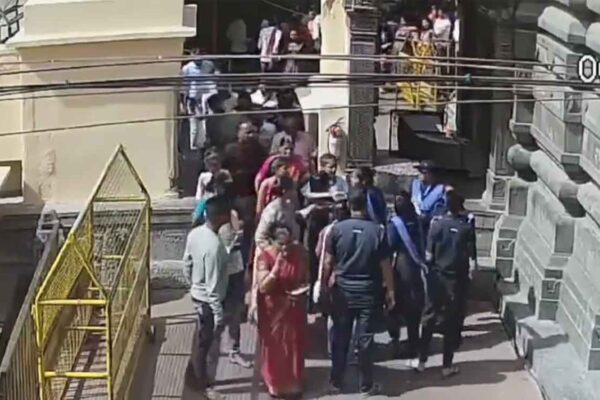 Watch: Stopped from shooting reels, two women beat up guards at Mahakaleshwar temple